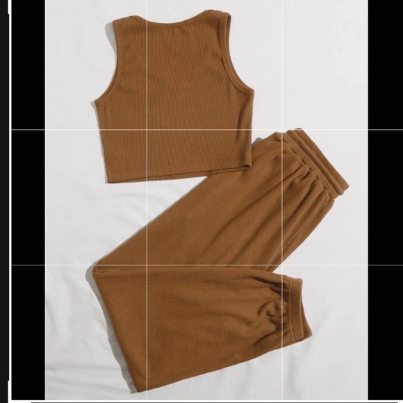 Super Cute Brown 2 Piece Set 🤎🤎 - Picture 13 of 16